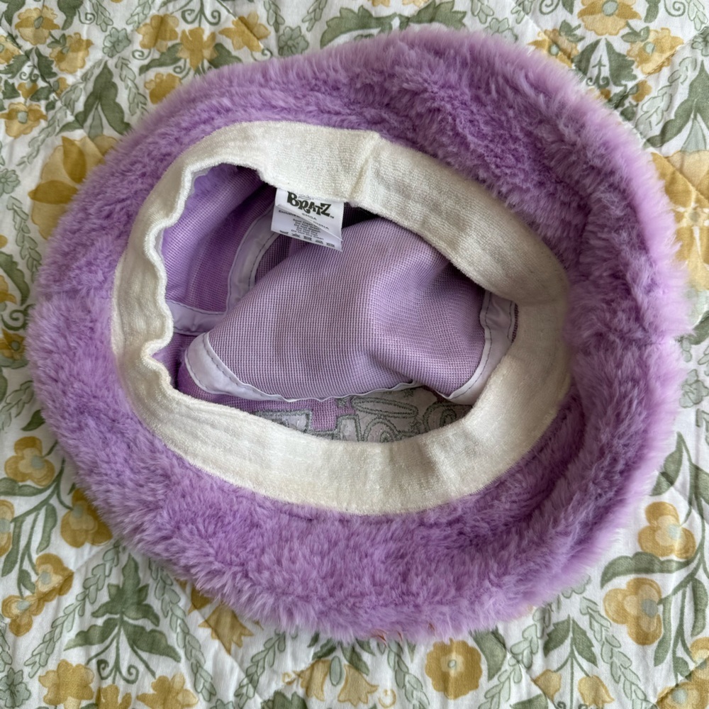 Bratz Fuzzy Bucket Hat y2K vibes costume social - Picture 2 of 5